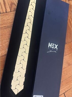 HEX Tie Men’s Geometric Gold Tie